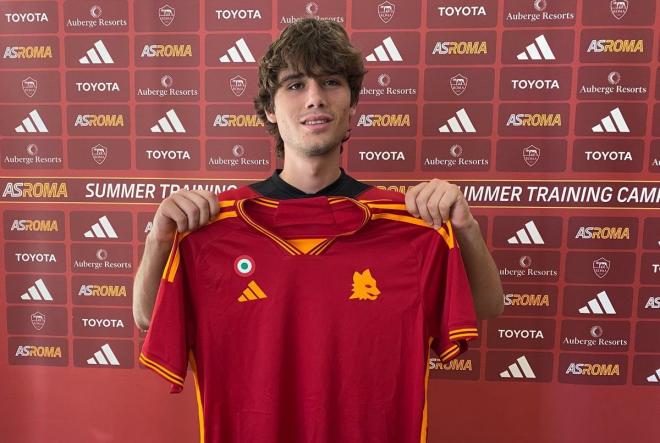 Julen Jon Guerrero, nuevo jugador de la Roma (Foto: Twitter).