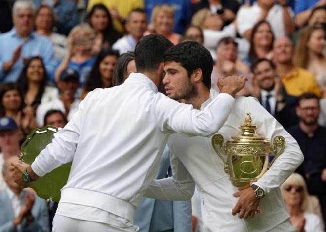 Carlos Alcaraz y Novak Djokovic en Wimbledon 2023 (Cordon Press)