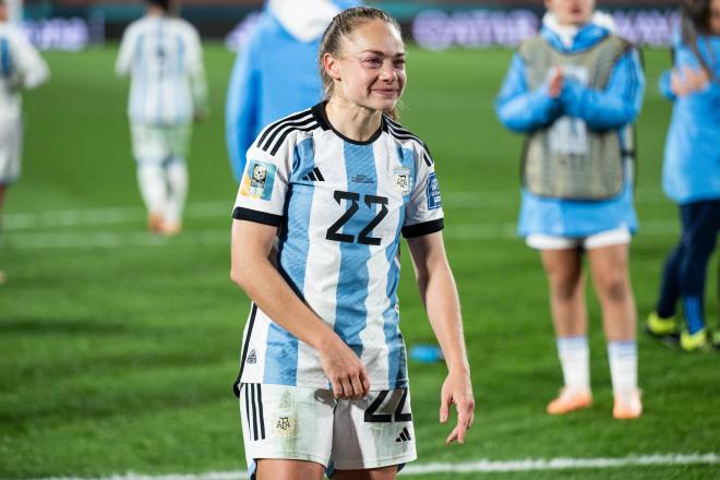 Estefanía Banini, emocionada en su último partido con Argentina.