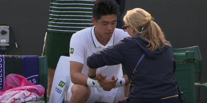 Wu Yibing sufrió algo parecido durante el Wimblendon.