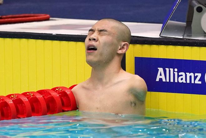 Un nadador sin brazos consigue el récord mundial: la gente alucina con su velocidad