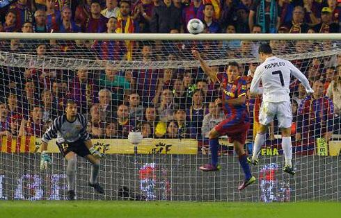 Cristiano Ronaldo, durante el gol al FC Barcelona en la final de Copa.