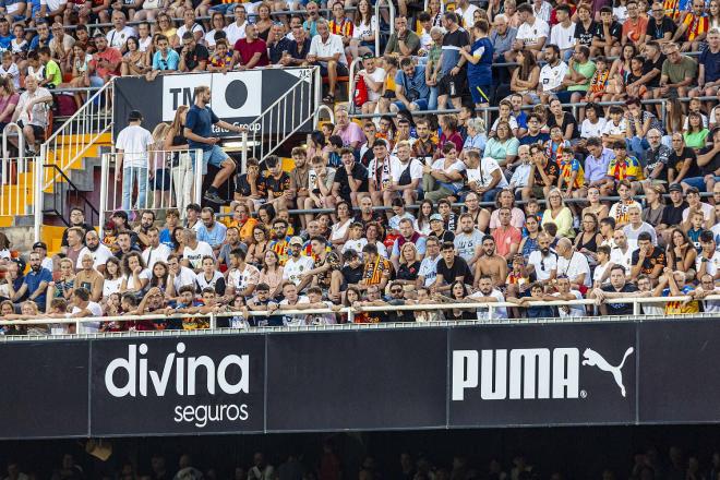 Mestalla se acordó de Peter Lim en el Valencia-Aston Villa