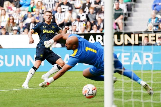 Gol del Newcastle ante el Villarreal (Foto: Cordon Press).