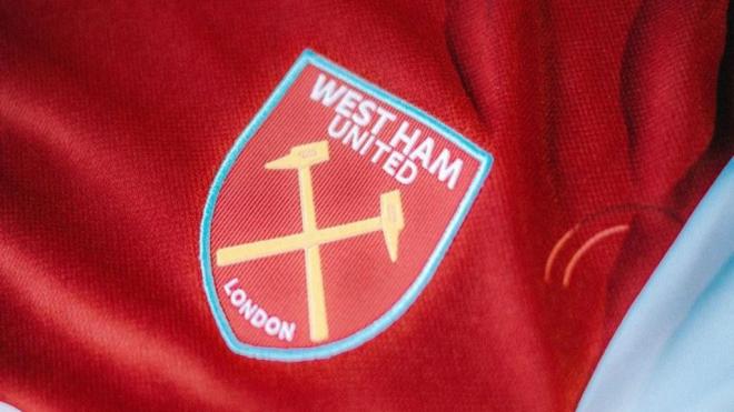 Escudo del West Ham (redes sociales)