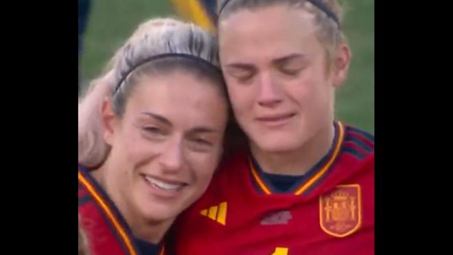 Alexia Putellas e Irene Paredes lloran tras el pase a semis