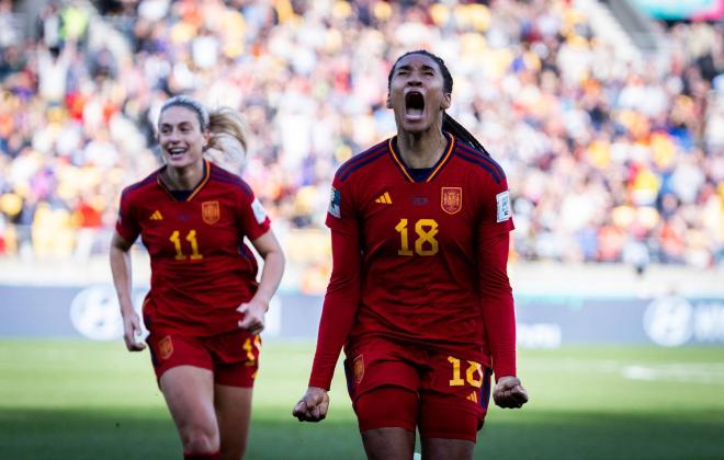Salma Paralluelo celebra su gol en el España-Países Bajos en el Mundial (FOTO: Cordón Press).
