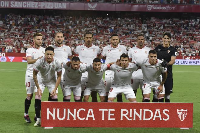El once del Sevilla en el debut liguero (Foto: Kiko Hurtado).