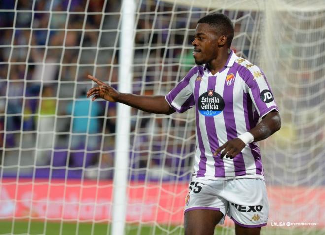 Cédric celebrando su primer gol oficial con el Pucela.