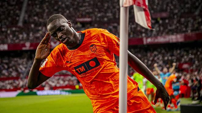 Diakhaby celebra su gol ante el Sevilla