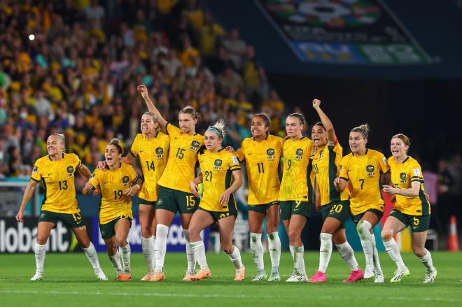Las jugadoras australianas celebran la tanda de penaltis ante Francia (FOTO: EFE).