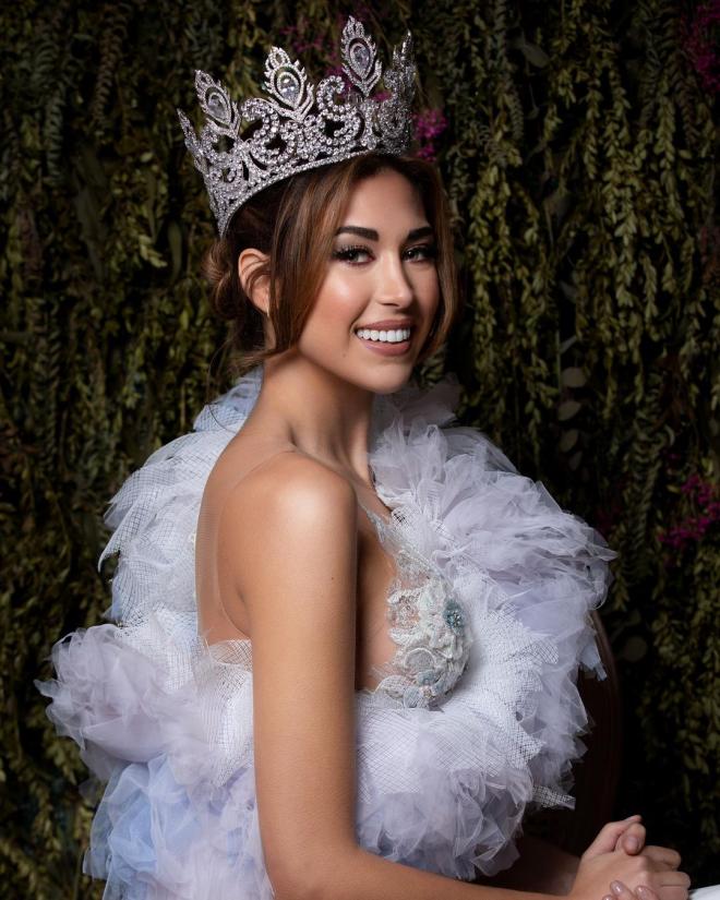 Andrea Martínez, como Miss Universo 2020.