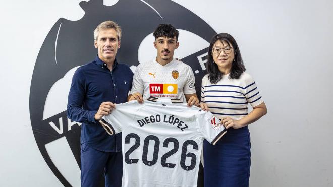 Diego López renueva hasta 2026 (Foto: Valencia CF).