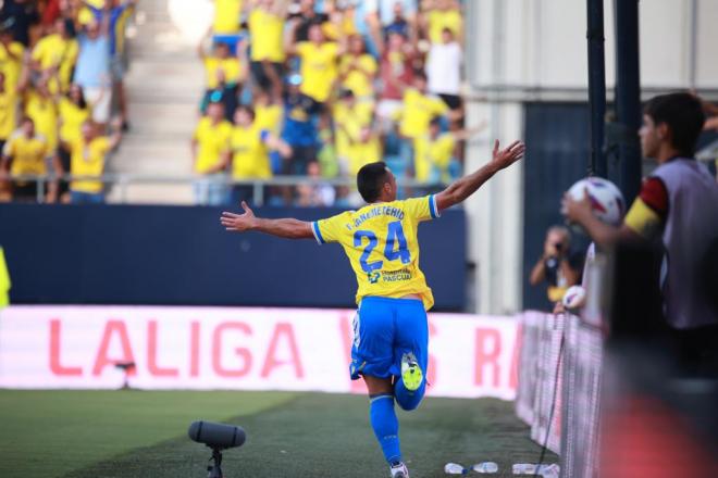 Fede San Emeterio celebra su gol al Alavés (Foto: Cristo García).