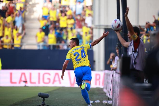 Fede San Emeterio celebra su gol al Alavés (Foto: Cristo García).