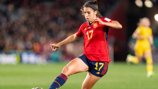 Alba Redondo jugando con la selección española (Cordon Press)