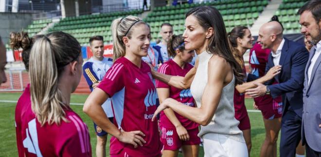 La reina Letizia visitó a la selección española antes del Mundial Femenino. Fuente: EFE.