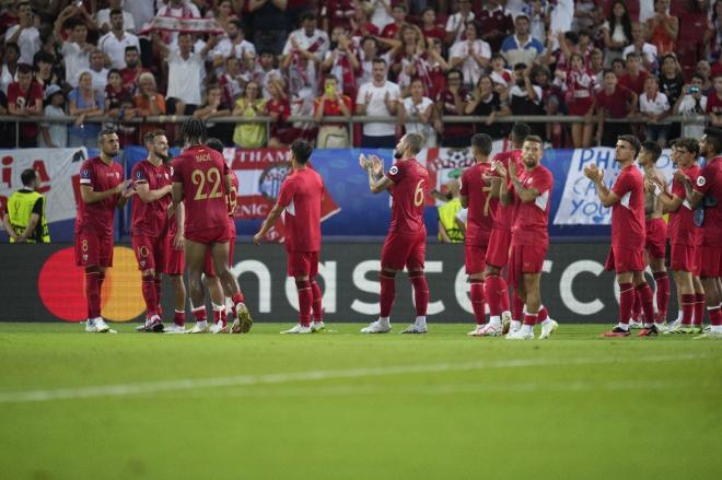 Los jugadores del Sevilla en la final de la Supercopa de Europa (Foto vía: SFC)