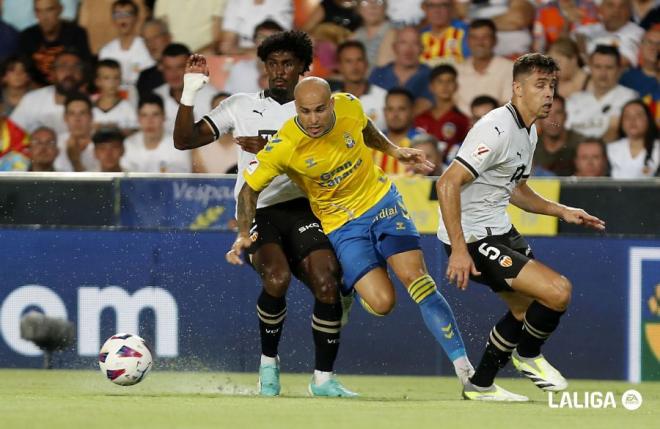 Thierry ante Las Palmas en Mestalla. (Foto: LaLiga).