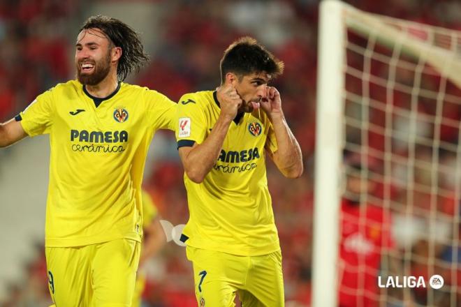 Gerard Moreno celebra con Ben Brereton su gol en el Mallorca-Villarreal (Foto: LaLiga).