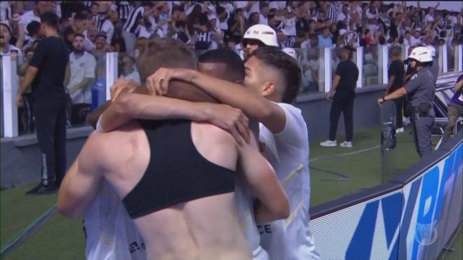 Santos celebra la remontada en el último minuto