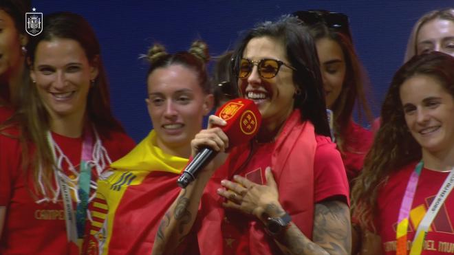 La sonrisa eterna de Jenni Hermoso en la celebración de España