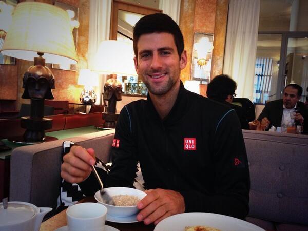 Novak con su bowl de desayuno.