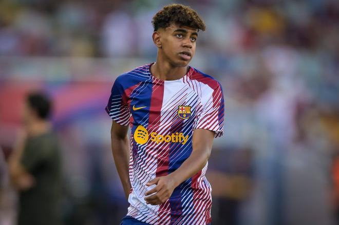 Lamine Yamal, en un calentamiento del Barça (Foto: FCB).