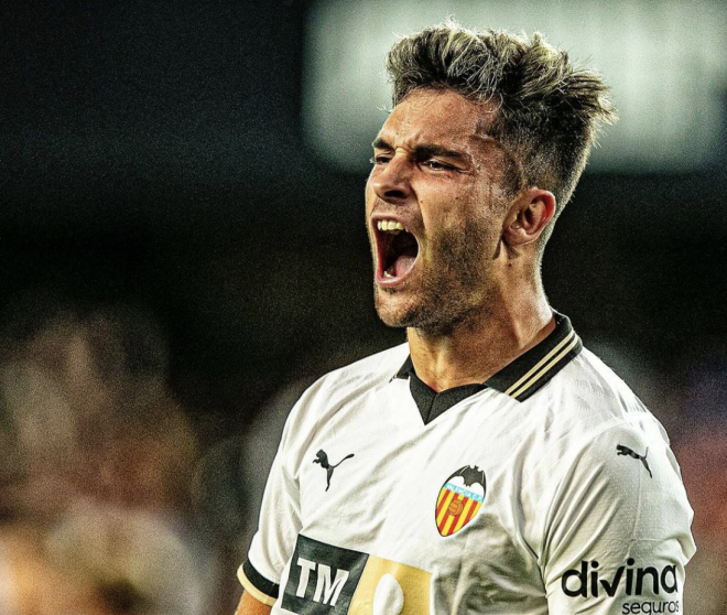 Hugo Duro celebra su gol a Osasuna (Foto: Valencia CF).