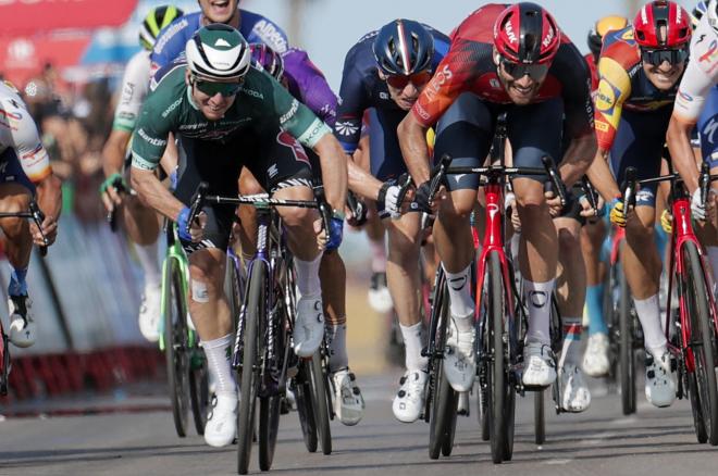 Kaden Groves llega a meta en una de las etapas de La Vuelta (FOTO: EFE).