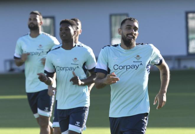 Borja Iglesias, en el entrenamiento (Foto: Kiko Hurtado)