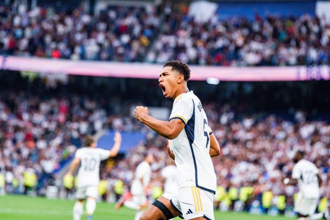 Jude Bellingham celebra un gol en el Bernabéu (Foto: Cordon Press).