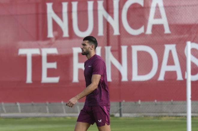 Rafa Mir, en el entrenamiento de este sábado (Foto: Kiko Hurtado).