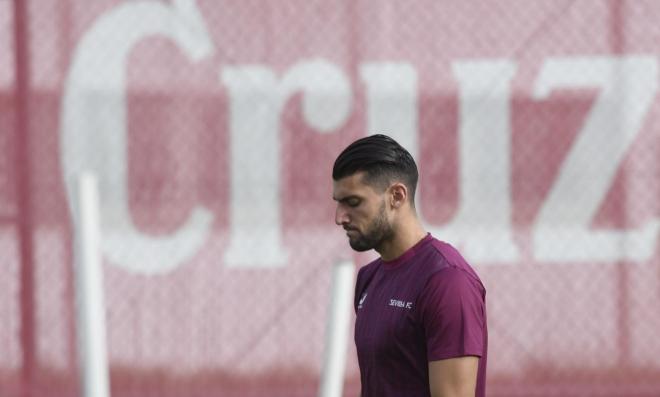 Rafa Mir, en un entrenamiento del Sevilla (Foto: Kiko Hurtado).