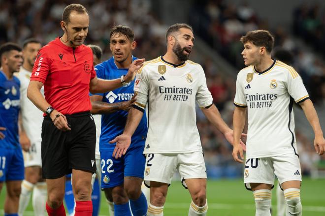 Dani Carvajal protesta en el Real Madrid-Getafe (Foto: Cordon Press).