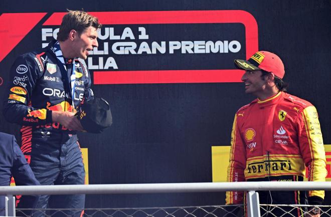 Carlos Sainz, en el podio del GP Italia con Max Verstappen (Foto: EFE).