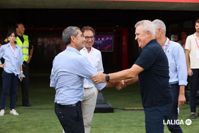 Ernesto Valverde saluda a Javier Aguirre antes del partido ante el RCD Mallorca (Foto: LaLiga).