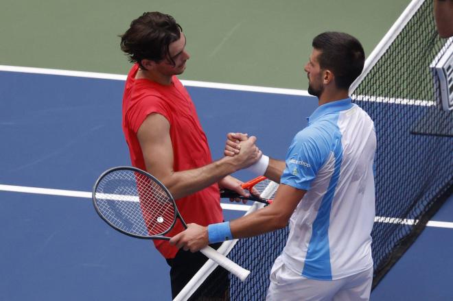 Djokovic y Fritz se saludan (Foto: Cordon Press)
