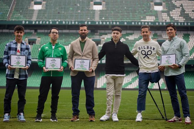 Beneficiarios de las Ayudas Deportivas ‘Fundación Real Betis Balompié’ (Foto vía: Real Betis)