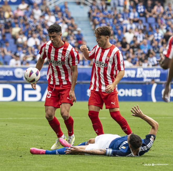 Pascanu y Nacho Méndez en el Oviedo - Sporting (Foto: LALIGA).