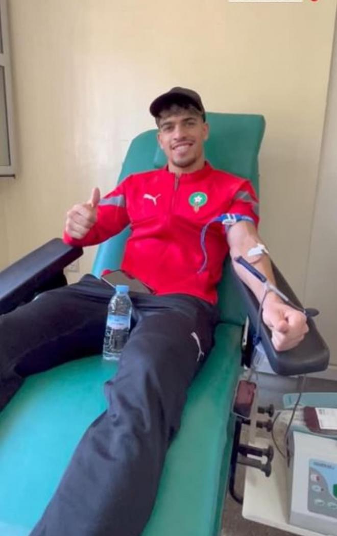 Ez Abde dona sangre para los heridos por el terremoto de Marruecos