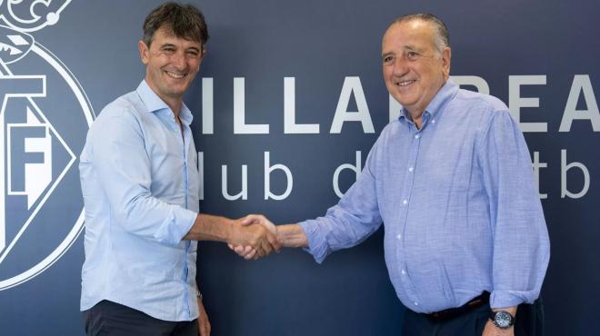 Pacheta, presentado junto a Fernando Roig (Foto: Villarreal CF).