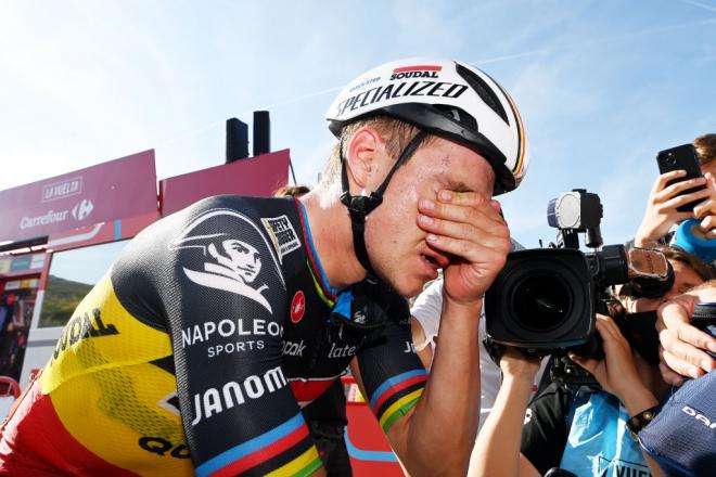 Remco Evenepoel, emocionado tras su victoria en La Vuelta a España (Foto: Cordon Press).