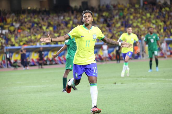 Rodrygo Goes celebra uno de sus goles en el Brasil-Bolivia (Foto: Cordon Press).