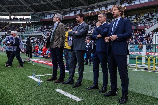 El presidente de la Juventus Andrea Agnelli con diversos miembros de la junta directiva del club.