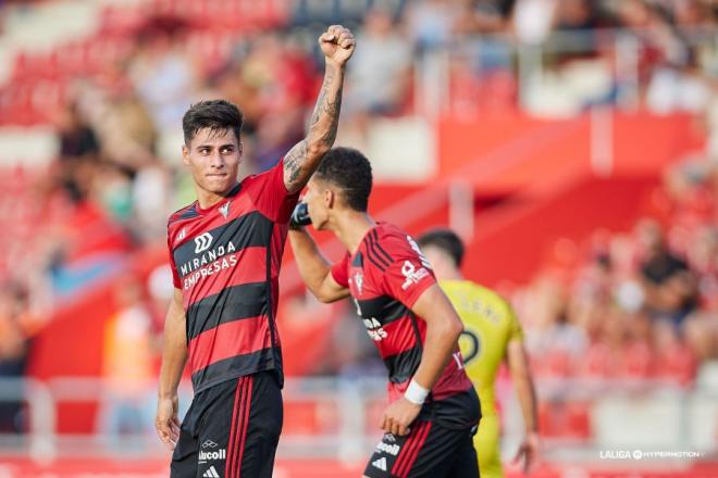 Carlos Martín celebra uno de sus tantos ante el Andorra. (Foto: LaLiga)