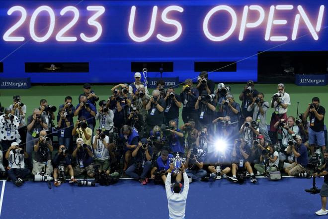 Novak Djokovic se corona en el US Open. (Cordon Press)