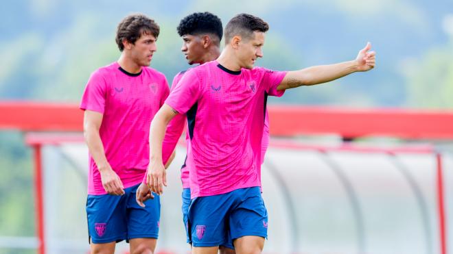 Ander Herrera reparte instrucciones en Lezama (Foto: Athletic Club).