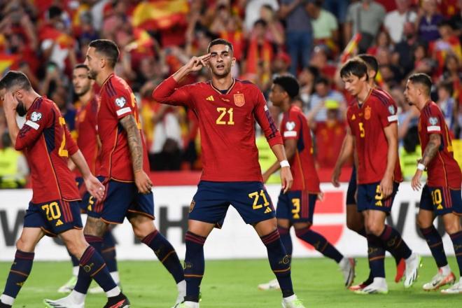 Ferran Torres celebra su gol con la Selección Española a Chipre. (Fuente: EFE).
