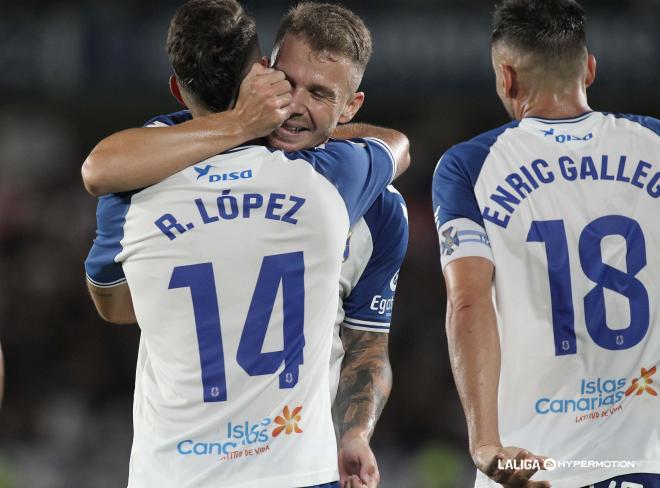 El Tenerife celebra un gol de Roberto López esta temporada (Foto: LALIGA).